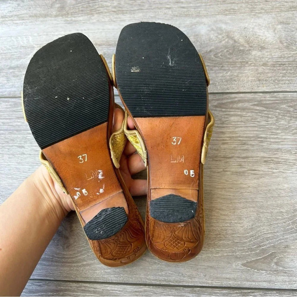 Vintage LM Gold Wooden Hand  Tooled Heel Slipper Sandals - Picture 8 of 14